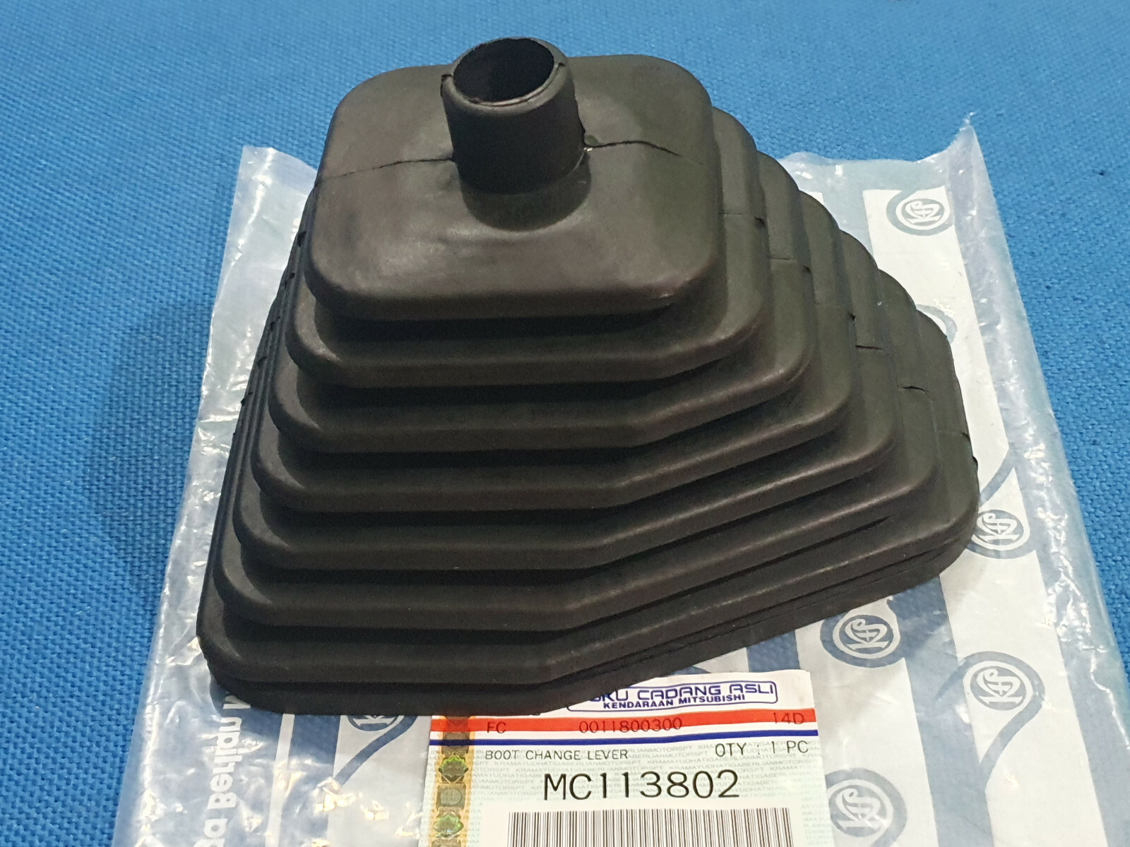 MITSUBISHI FUSO CANTER FE434 FE444 SHIFTER LEVER BOOT NEW