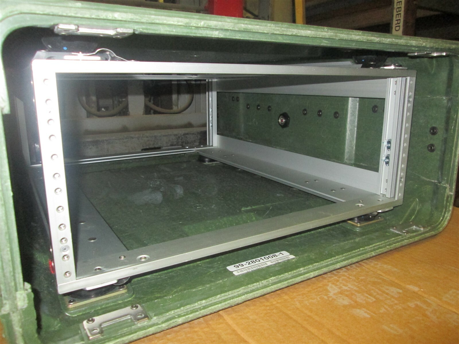 Rackmount 04U x24 Slide Out General Dynamics Composite Shock Mount Rack Case A2