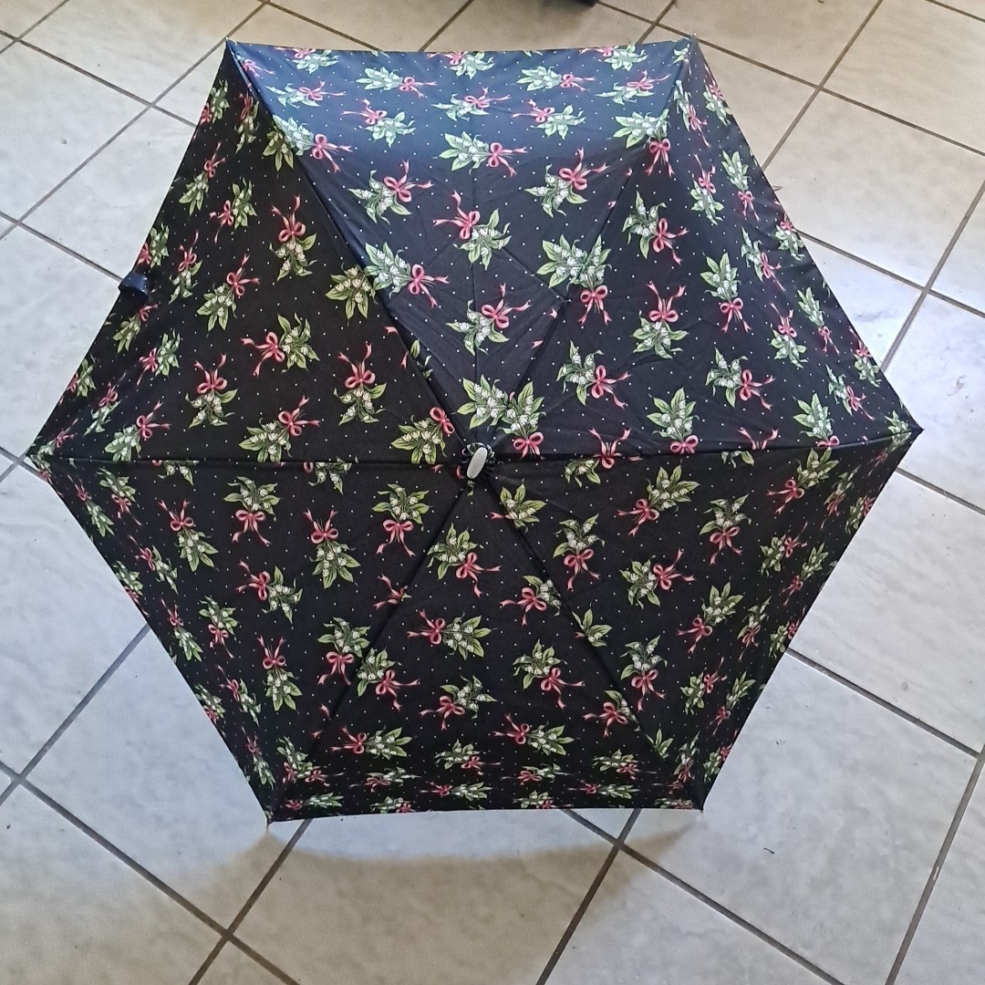 Vera Bradley Compact Umbrella Lily Of The Valley Pattern Pink Bows