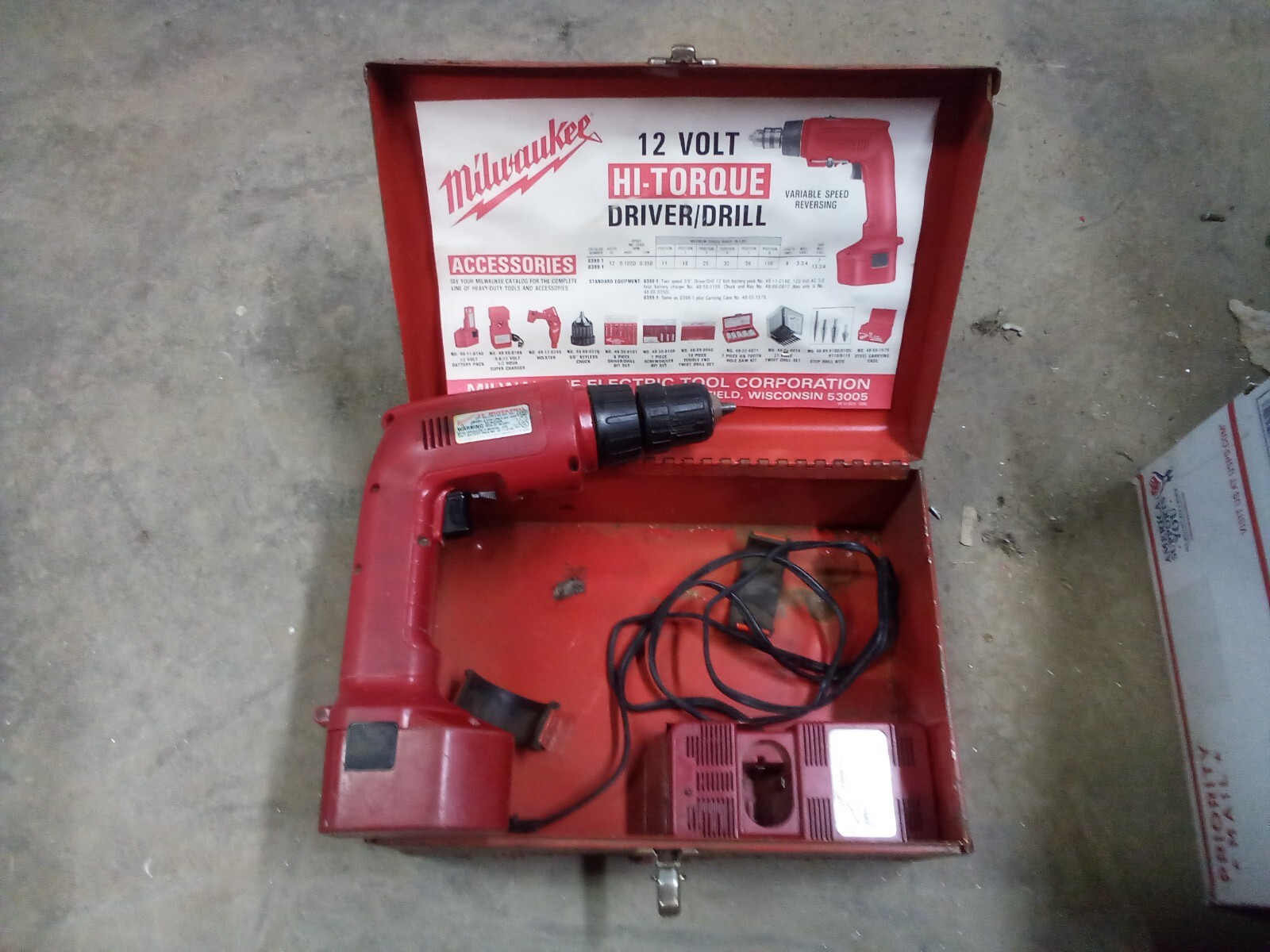 Red Milwaukee HIGH TORQUE Driver DRILL Metal CASE Toolbox ,battery , charger 12v
