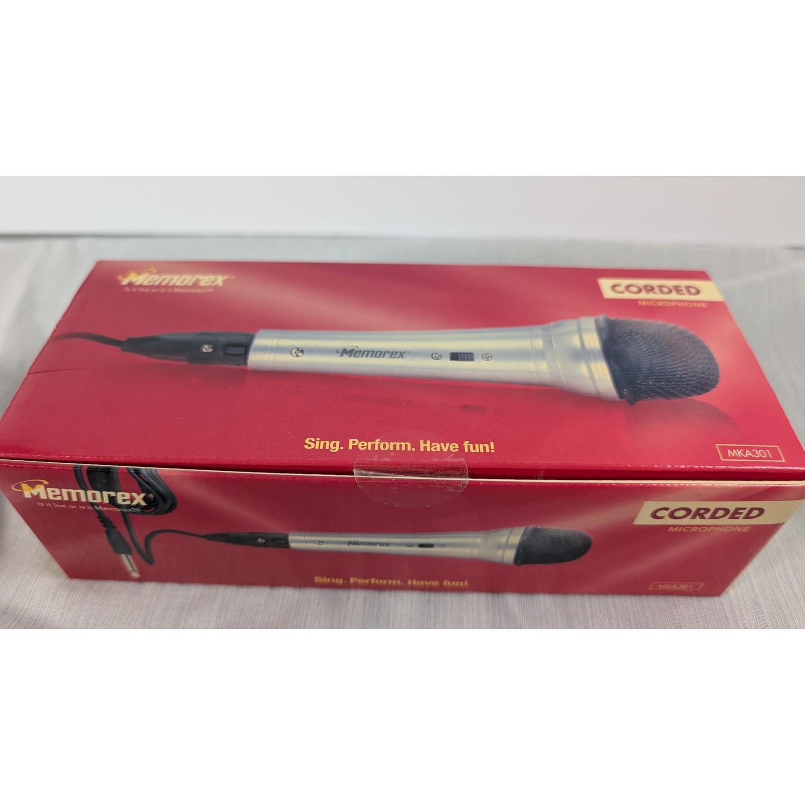 Memorex MKA301 Corded Uni-Directional Dynamic Vocal Microphone Silver 10ft XLR