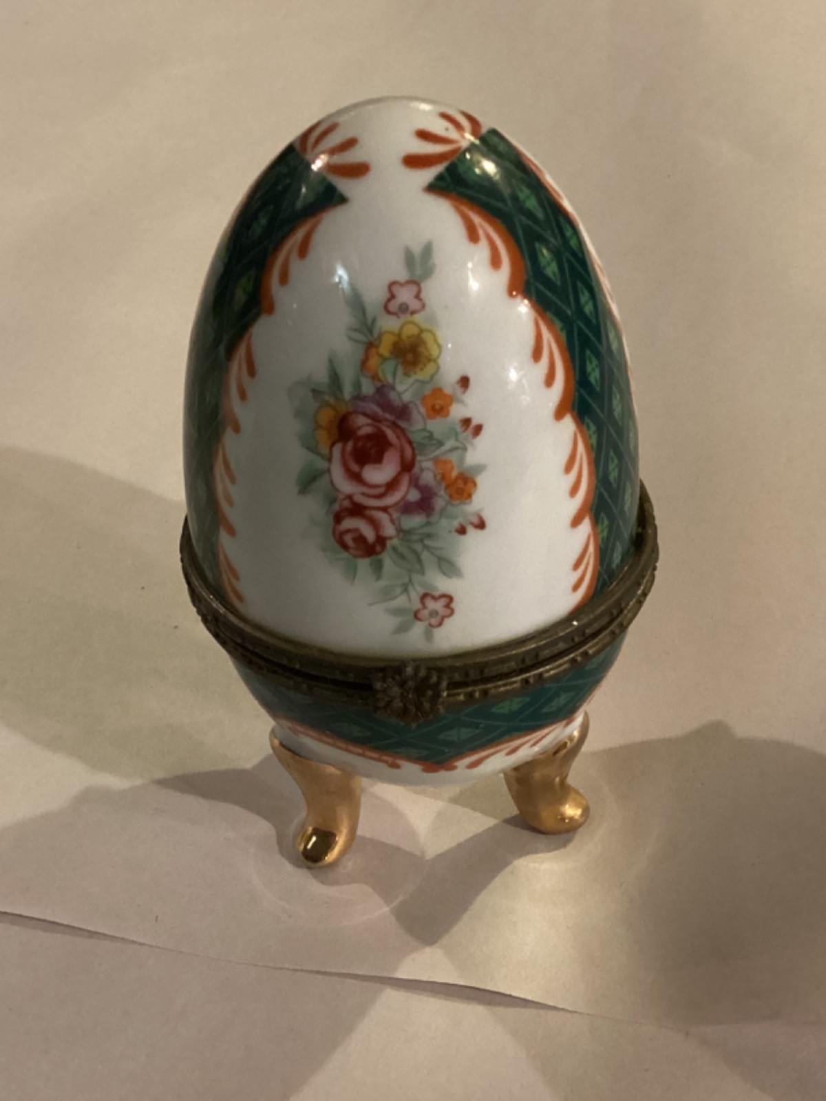 MULTICOLOR BRASS HINGED PORCELINE EGG 4” Very Good Condition