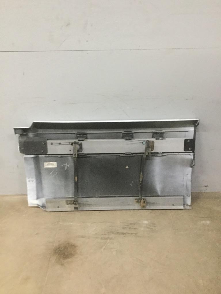For 2014 VOLVO VNL SIDE FAIRING Right , IL