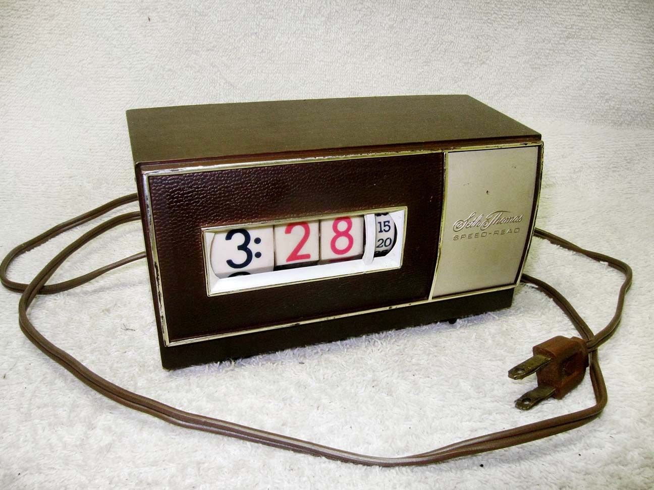 KITCHY Vintage 1960's Seth Thomas SPEED-READ Model E039 Digital Clock. Works!