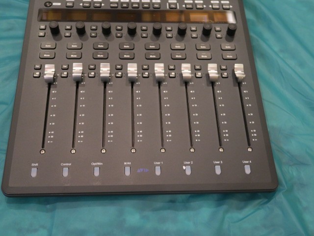 Avid S1 8 Fader Desktop Control Surface with Studio Talk Stand