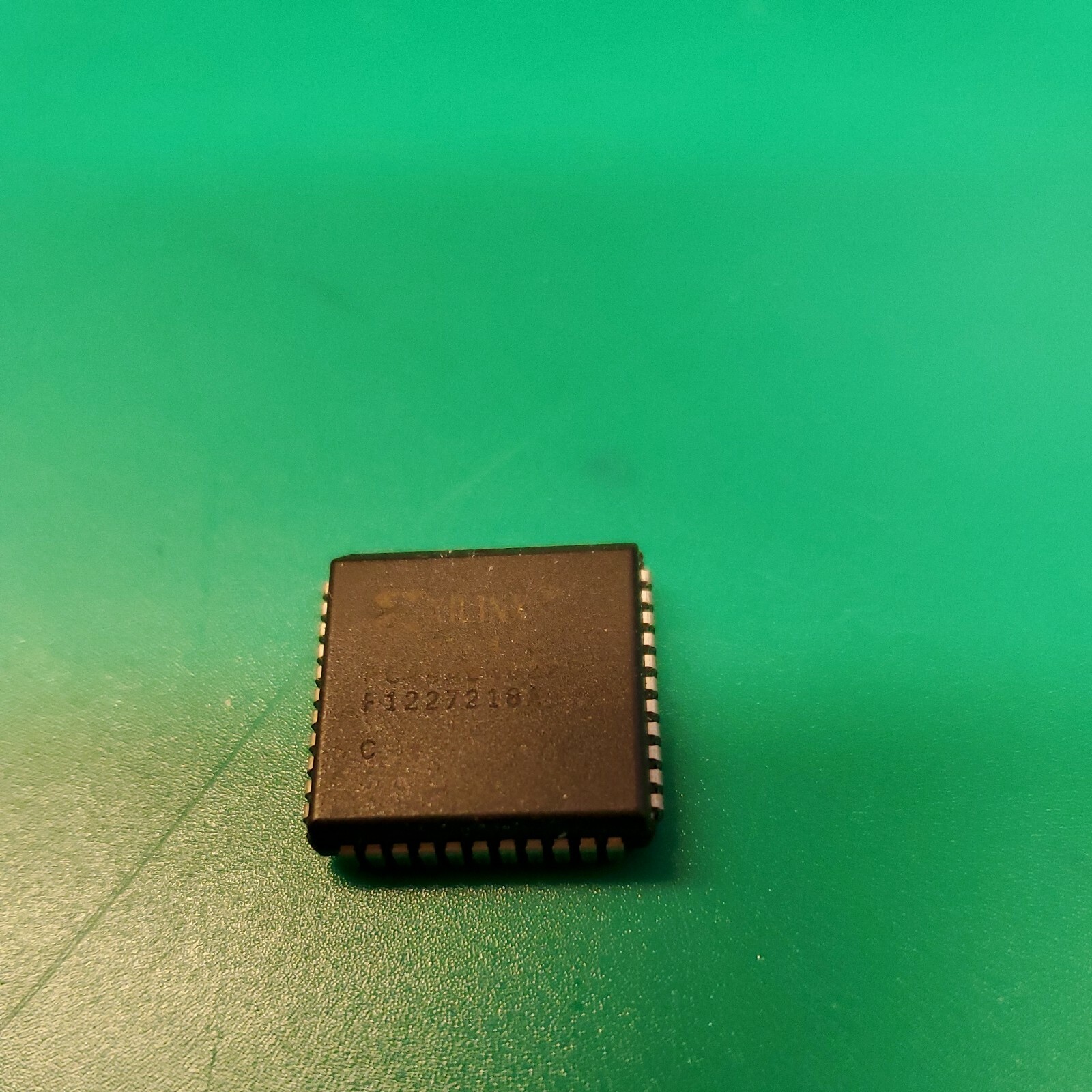 Exilinx XC18V04 Xilinx Memory Configuration Programmable 3.3V Proms for FPGAs