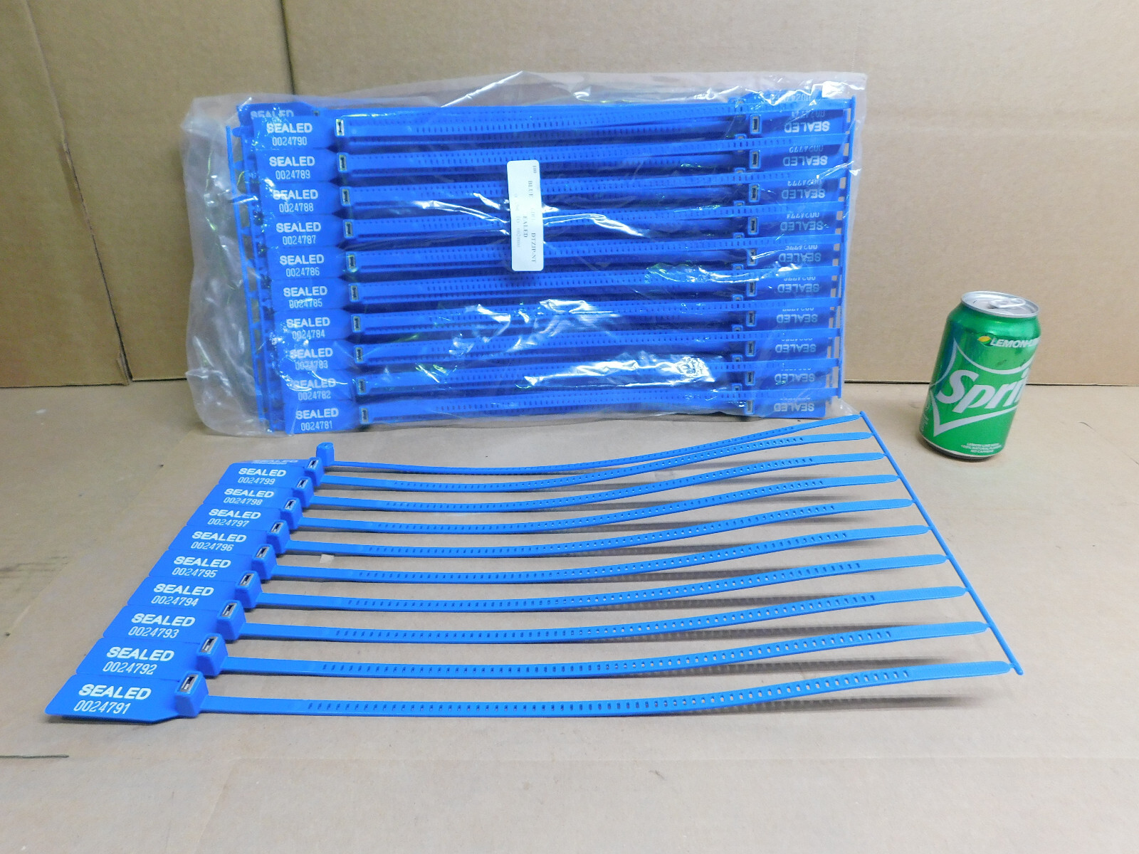 100 NEW 16" Strap Seal W/ Metal Locking Insert, DTZIP-NT, No Teeth, Blue NEW