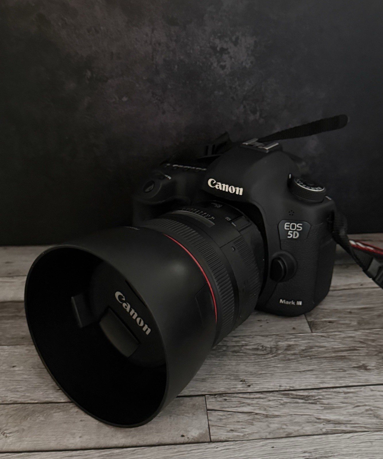 Canon EOS 5D Mark III Camera Bundle w/ Lenses Flash Tripod & Bag