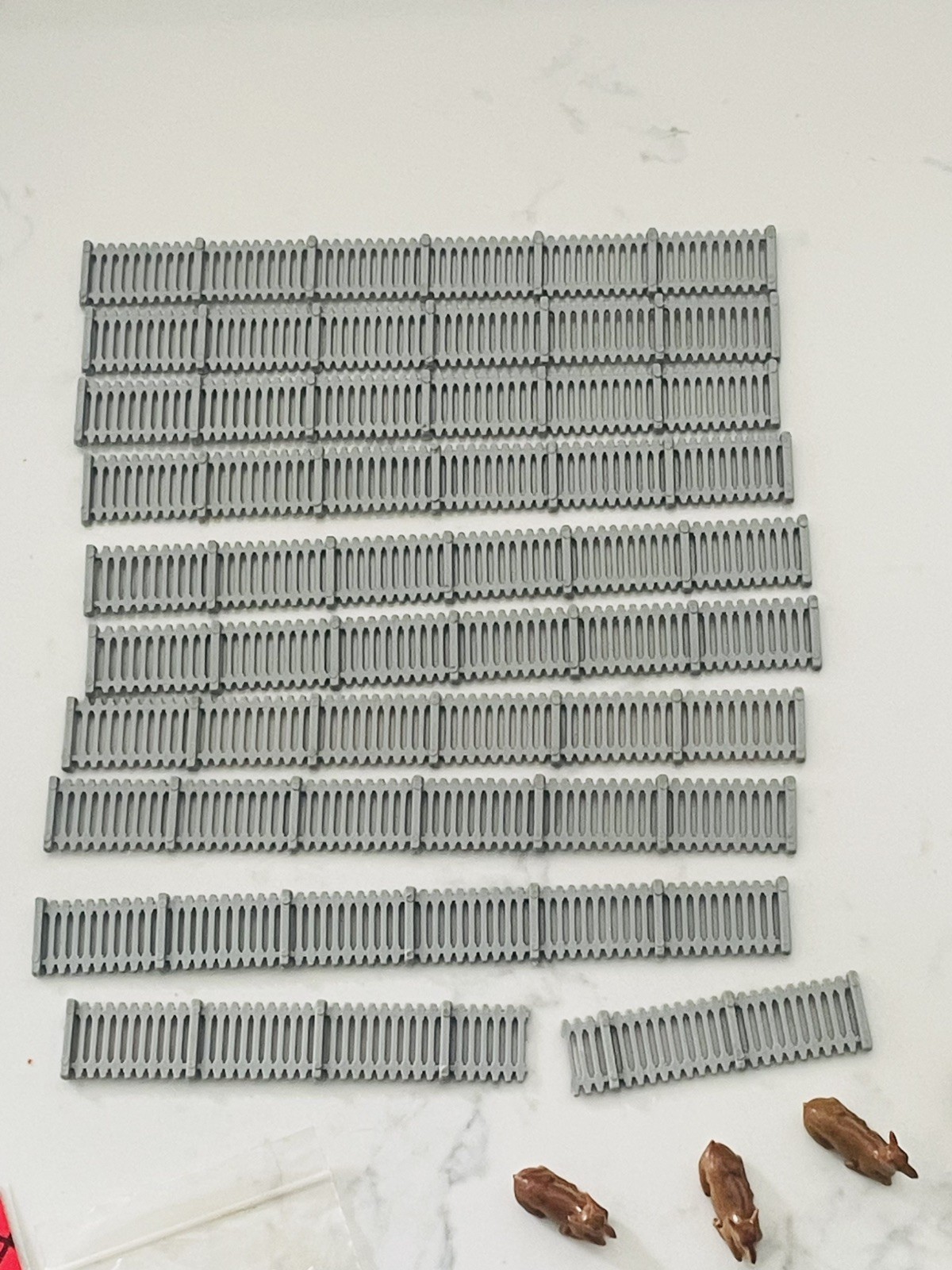 Mini Plastic Figures Deer & Fence for model train layouts