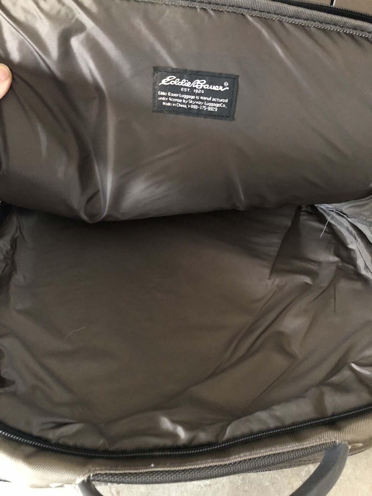 Eddie Bauer Laptop Shoulder/Messenger Bag used once EUC!