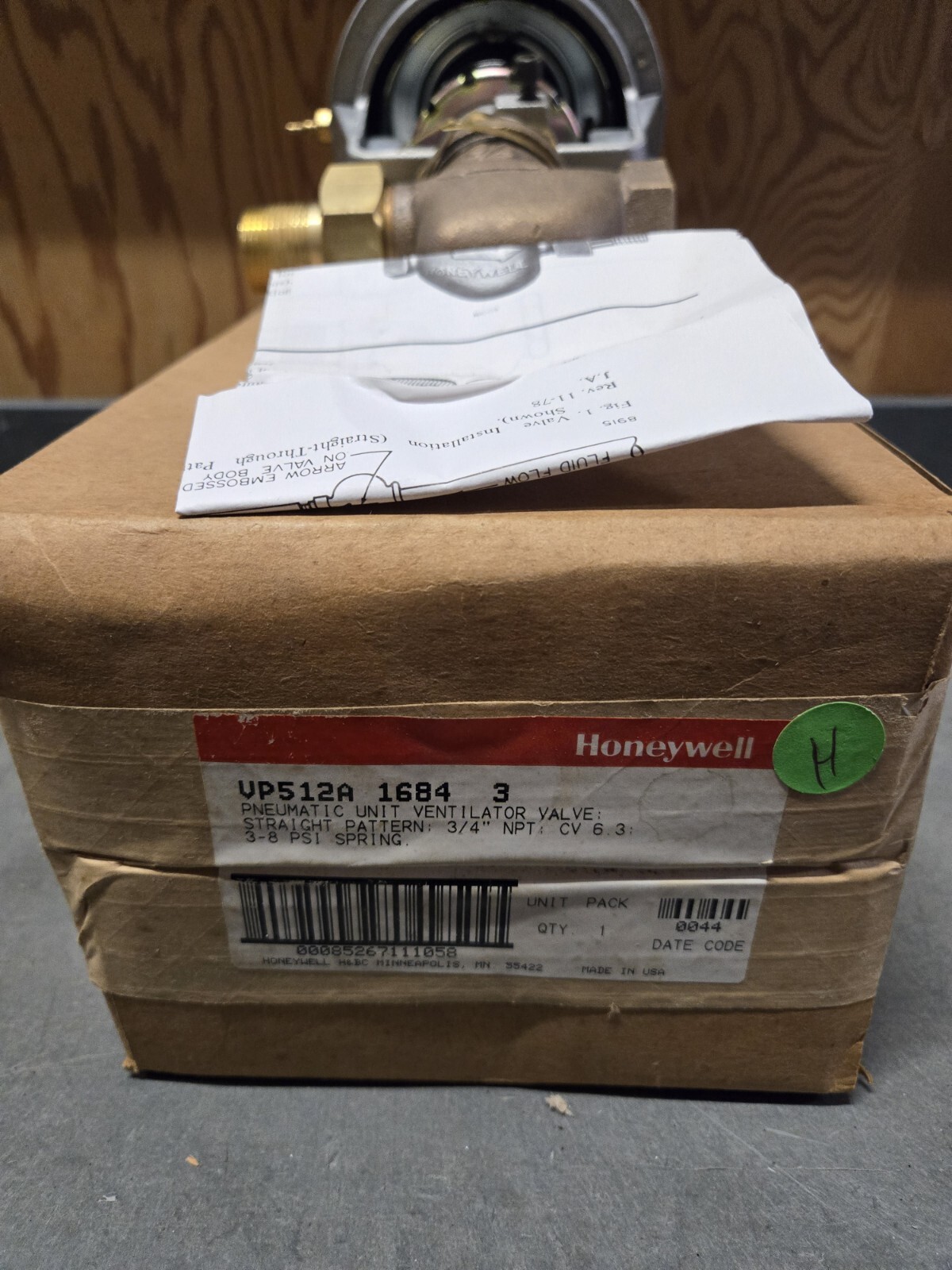 Honeywell VP512A 1684 3/4 3-8psi Pneuamtic Valve Assembly *New Old Stock*