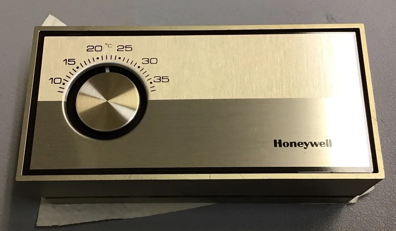 Lot Of 2 HONEYWELL T872A1238 1 STAGE HEAT/COOL THERMOSTAT 24V (b405)