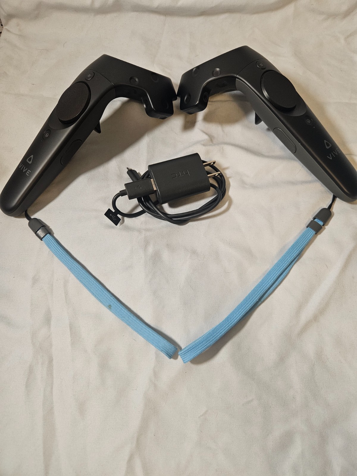 HTC Vive 2PR7100 VR Wand Controllers Pair (Black) 1.0 + Charger (TESTED/WORKING)