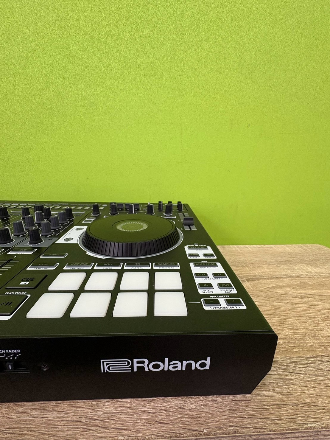 Roland DJ-808 DJ Controller Used Tested
