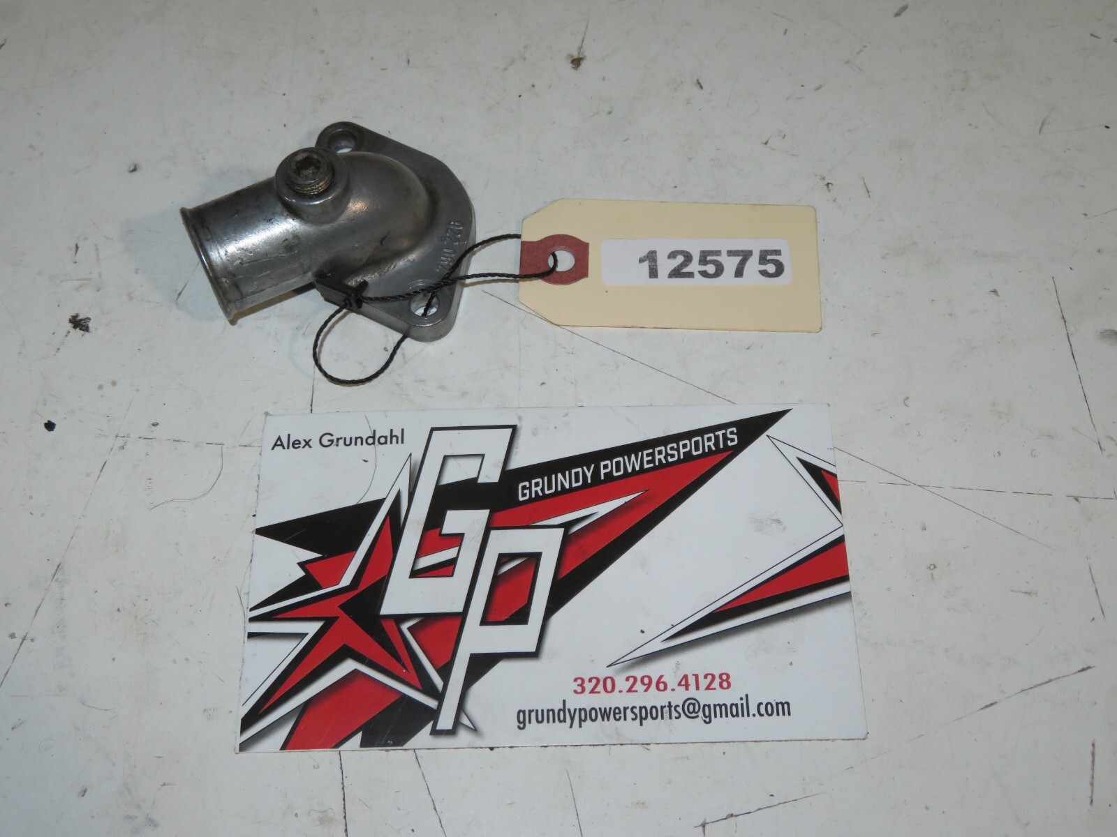 Ski-Doo - 2000 MXZ 700 SB - Bent Outlet Socket	- 420922062