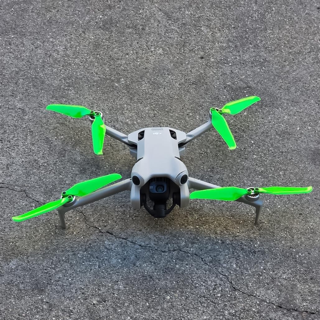 4-Pack Green Stealth Propellers for DJI Mini 3 & 4 Pro - Quiet, Efficient Flight