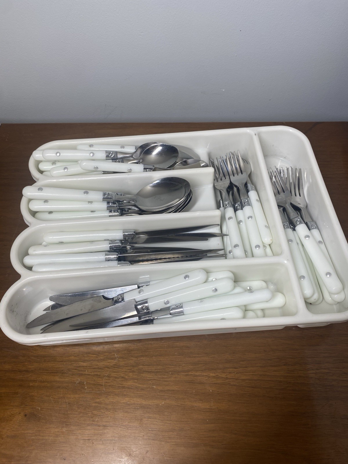 Retro White Handle Stainless Steel China Flatware Set Of  63
