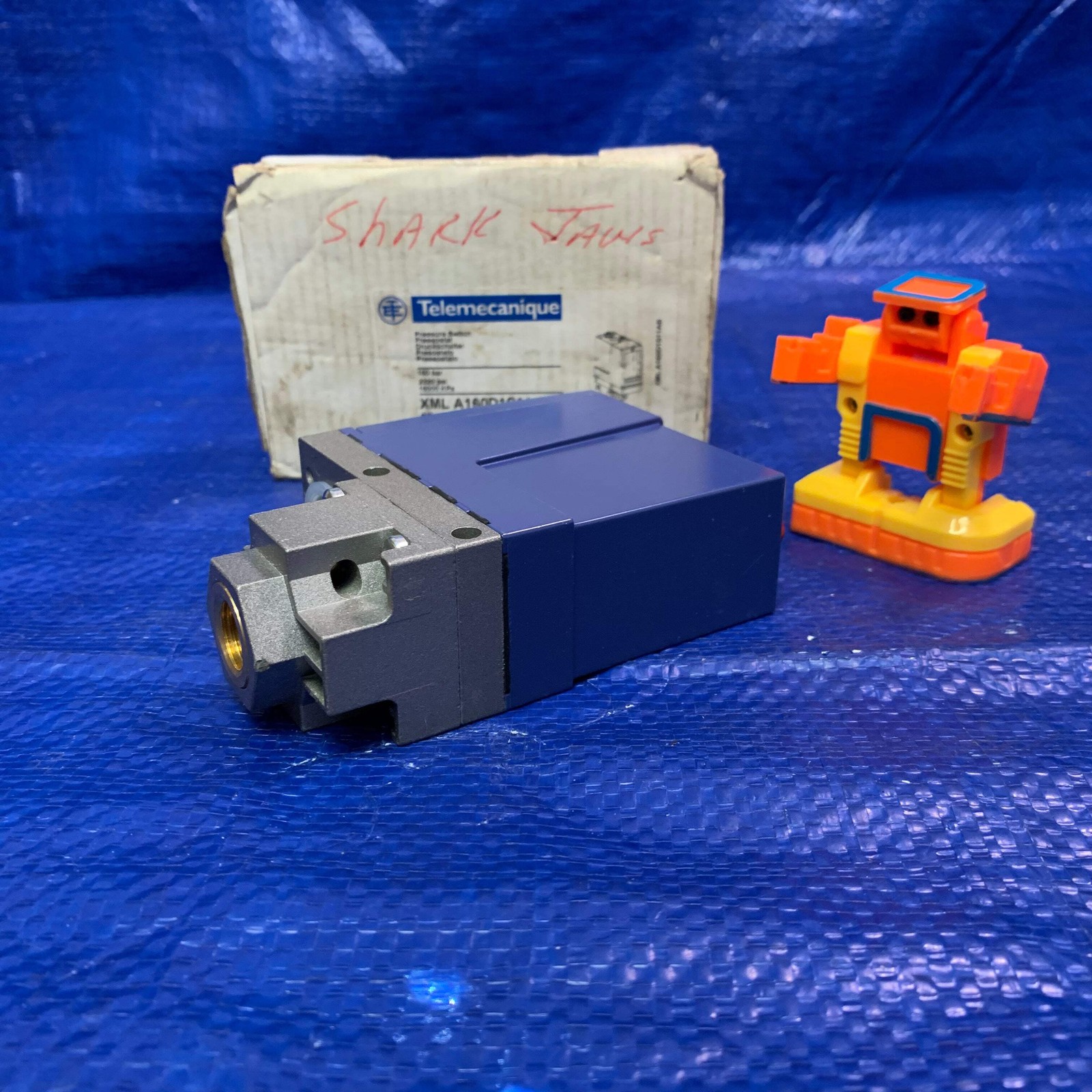 Telemecanique XMLA160D1S11 Pressure Switch (Open Box)