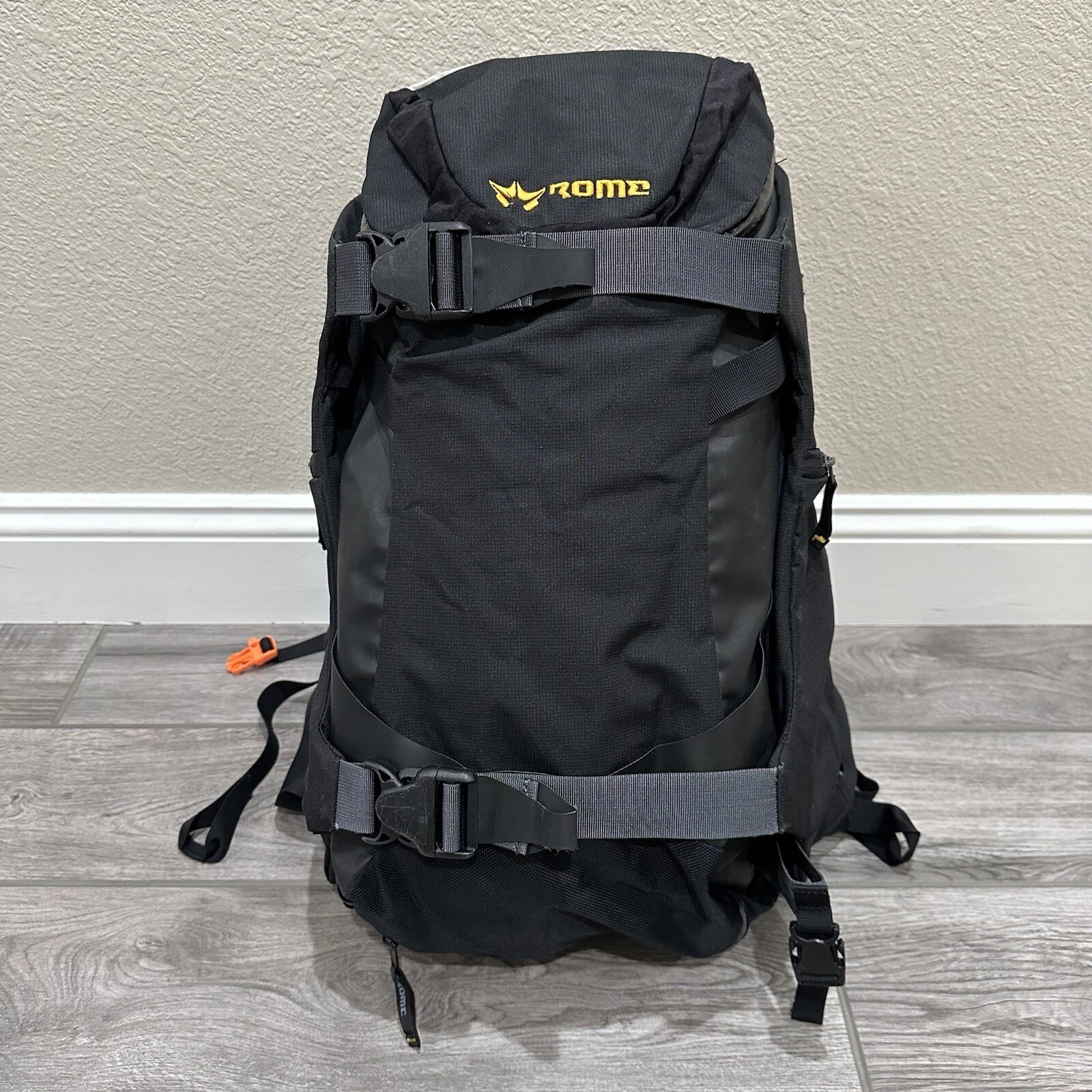 VINTAGE Rome Snowboard Brand Backcountry 050601 Backpack Black and Yellow