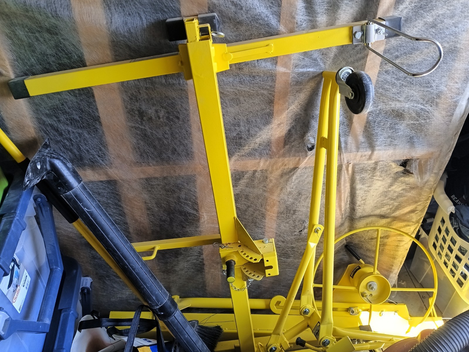 16-19' Drywall Panel Lifter Hoist Jack Rolling Caster Lockable Tool - Yellow