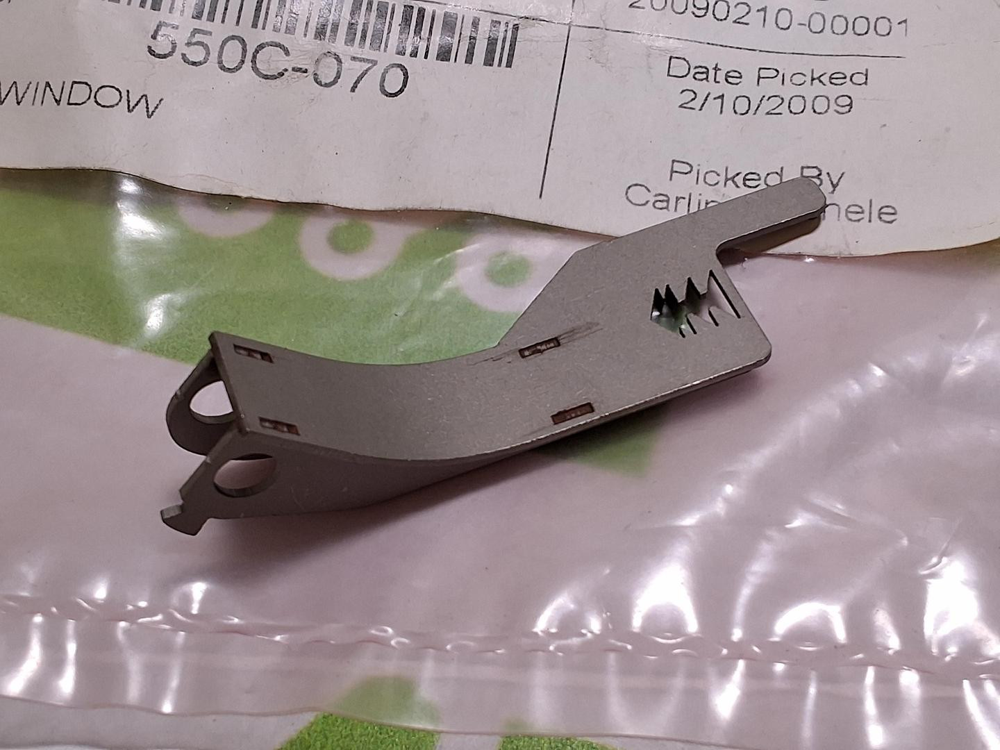 UNIVERSAL INSTRUMENTS 550C-070 LATCH WINDOW - NEW