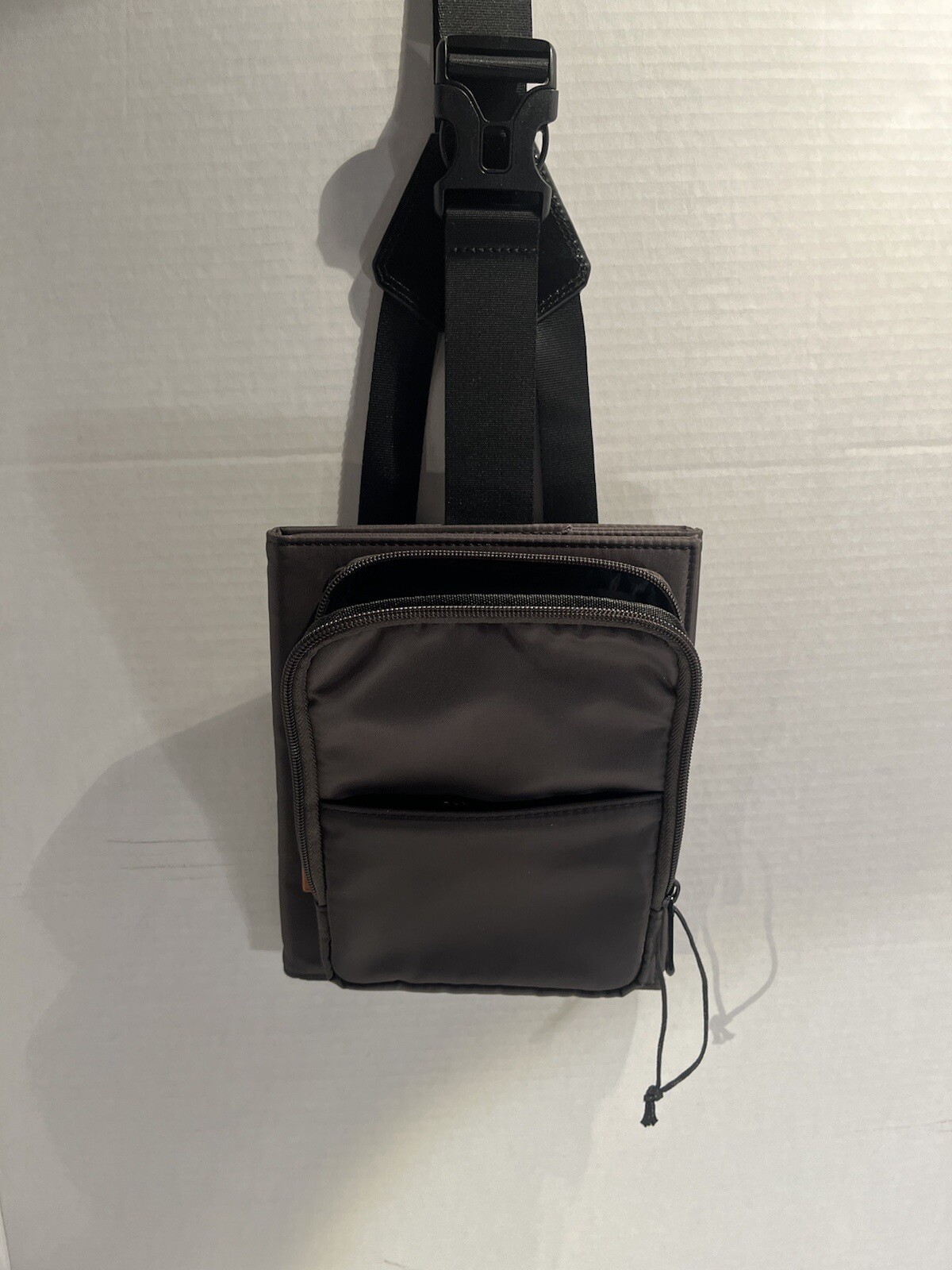 Foregoer travel bag Nylon adjustable belt and buckle brown/black