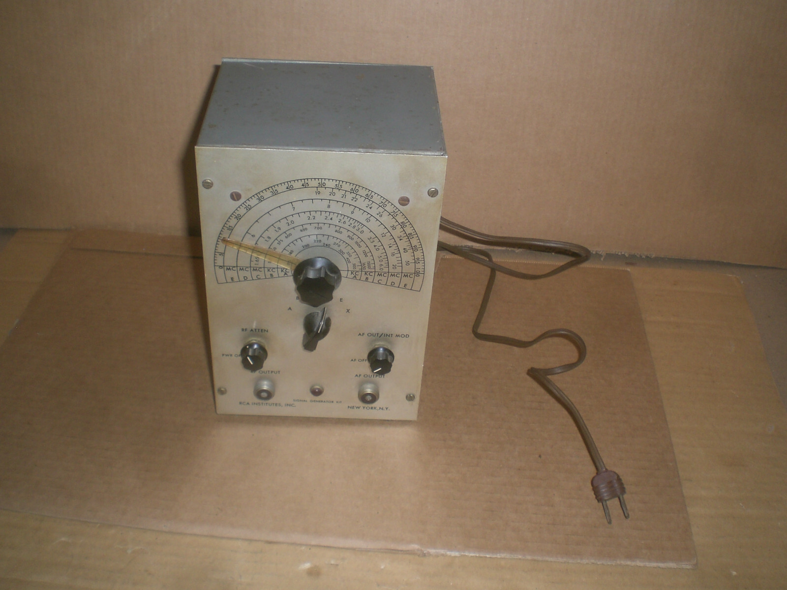 Vintage RCA Institutes Inc.  AF  RF  Signal Generator