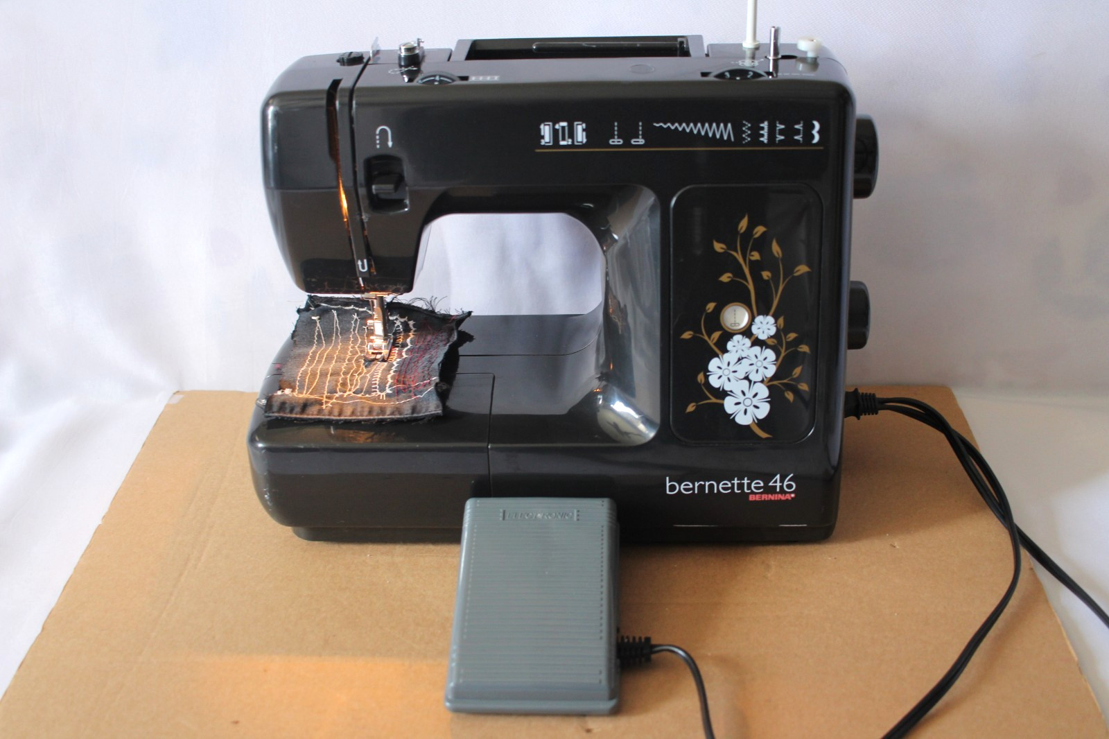 Bernina Bernette Model 46 Sewing Machine TESTED & WORKING READ FULL DESCRIPTION