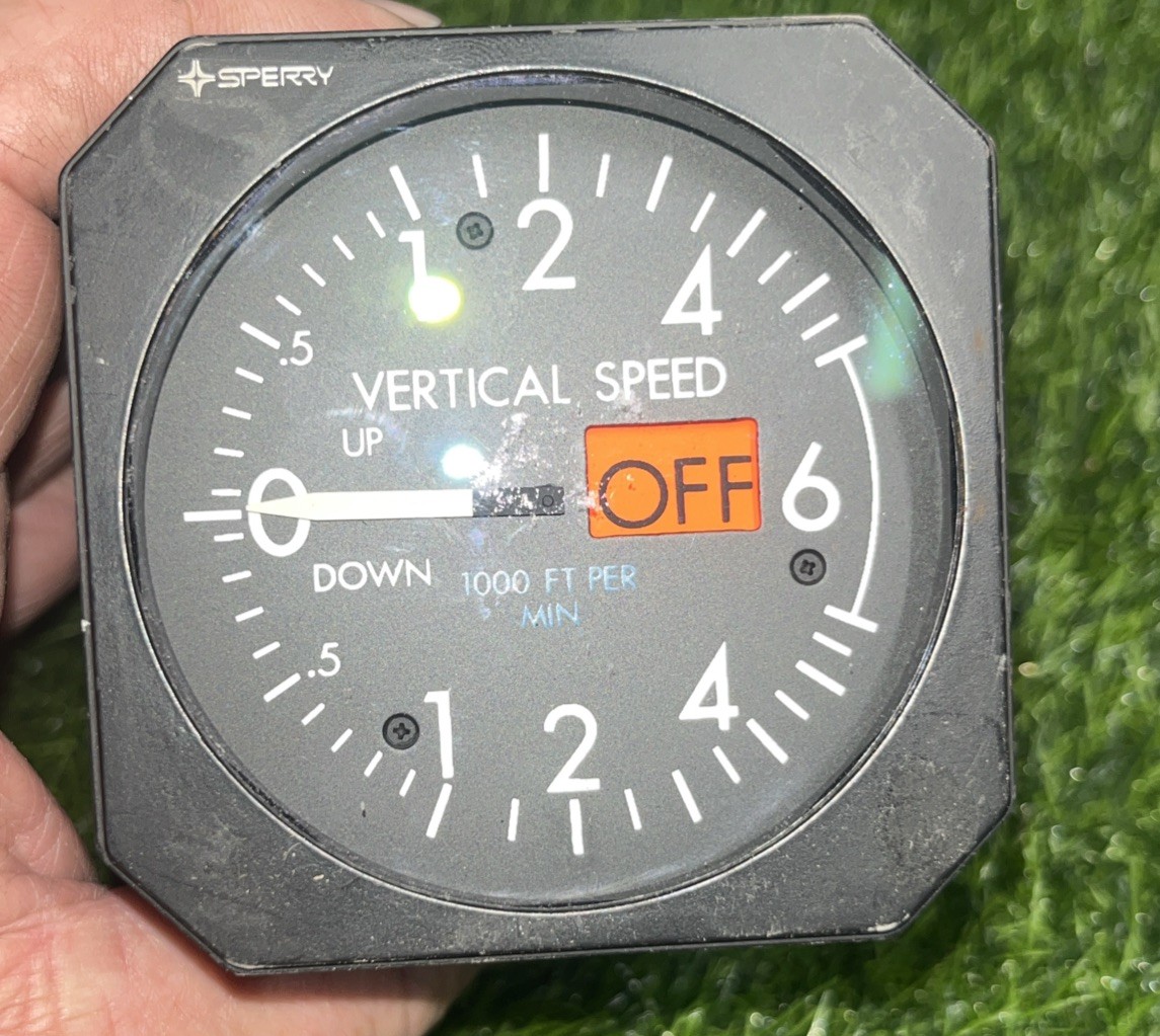 Honeywell Sperry 4013013-906 Vertical Speed Indicator    AA-1