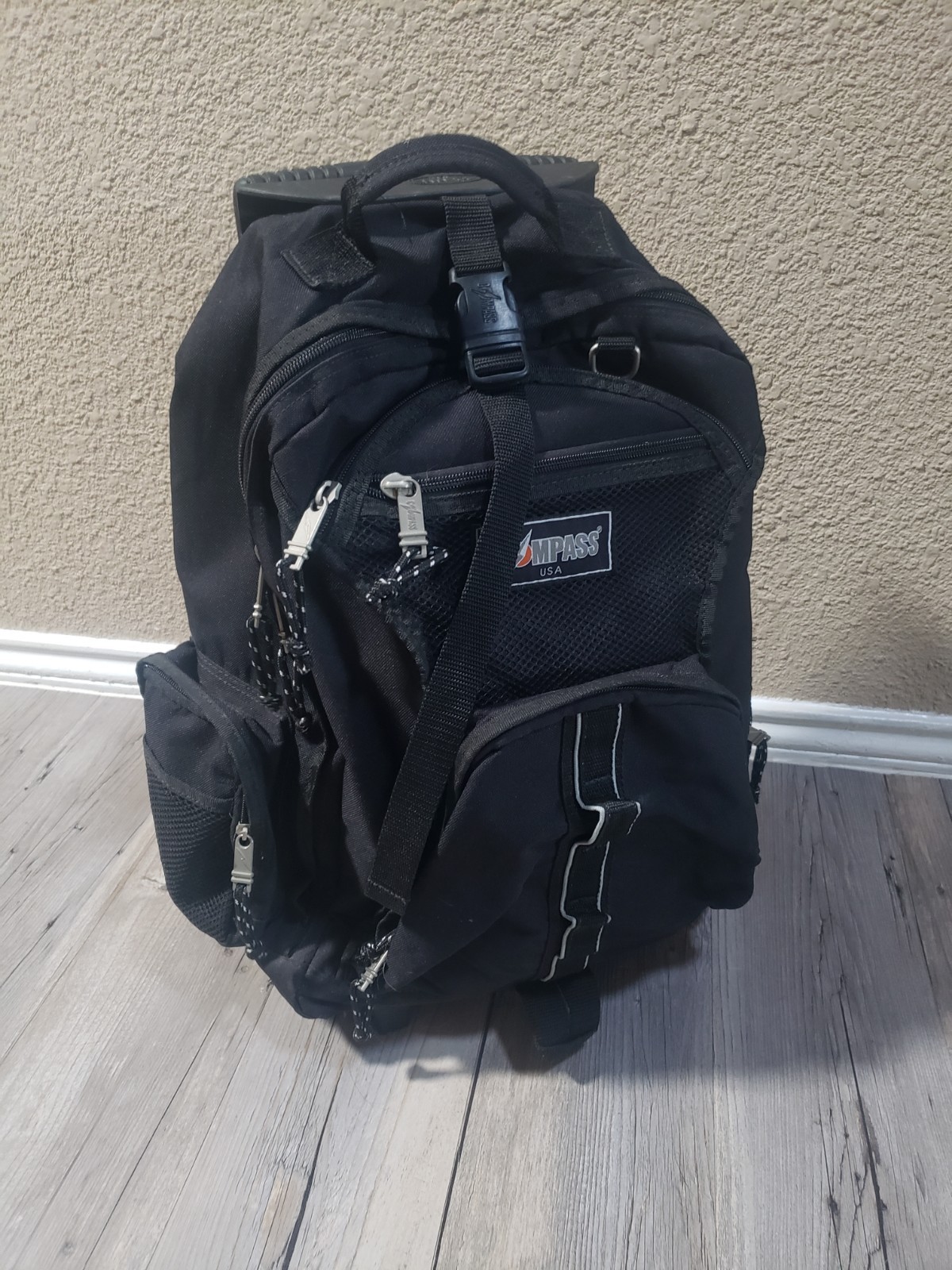 COMPASS Hiking Backpack Black  21x17x11 Travel Luggage