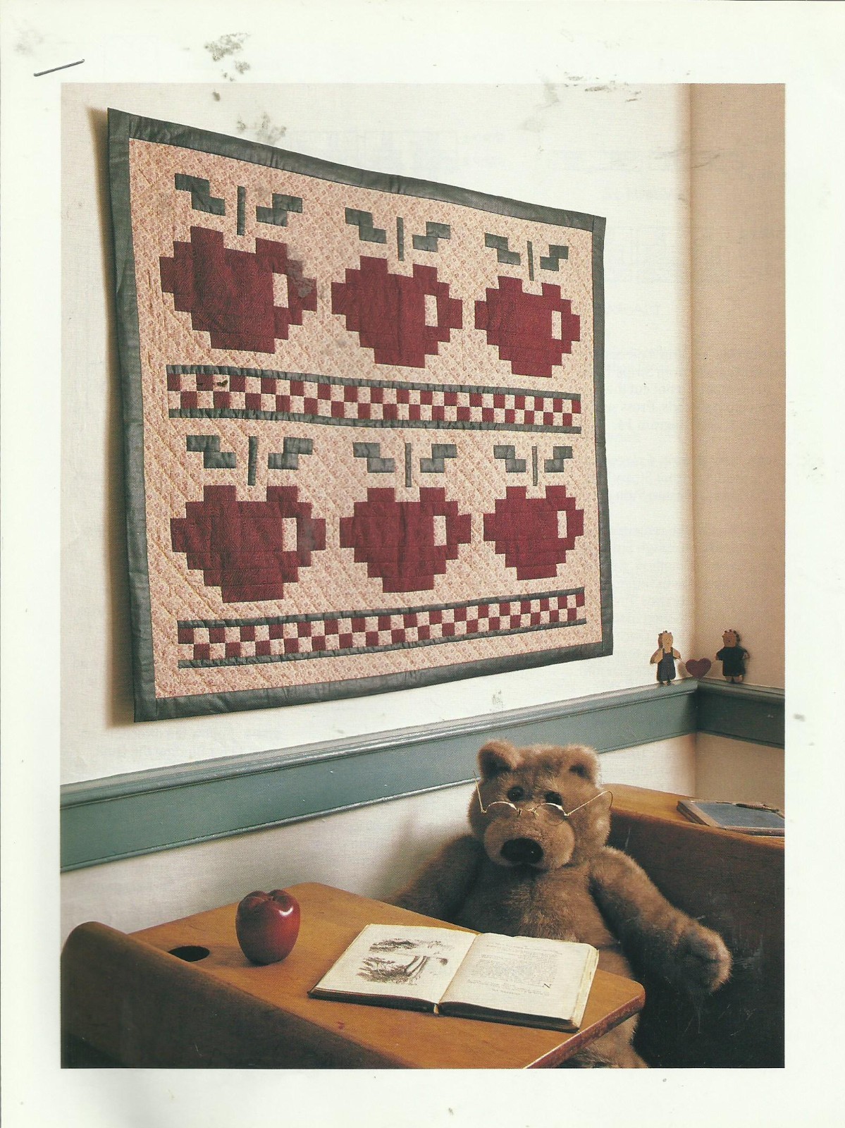 C0726  AN APPLE A DAY  WALLHANGING QUILT PATTERN/INSTRUCTIONS