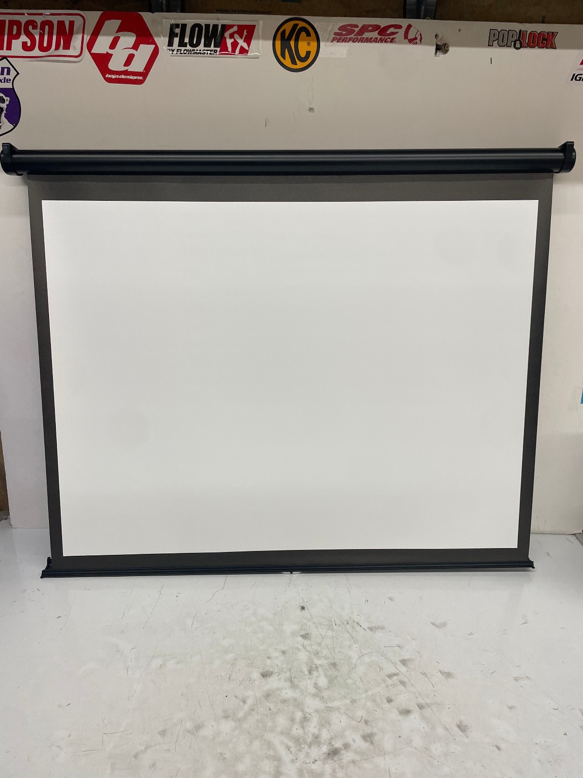 Pyle Portable Projector Viewing Display Screen, 40", White/Black, PRJP46