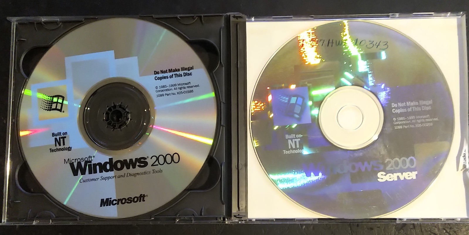 Microsoft Windows 2000 Server + CD Support Tools