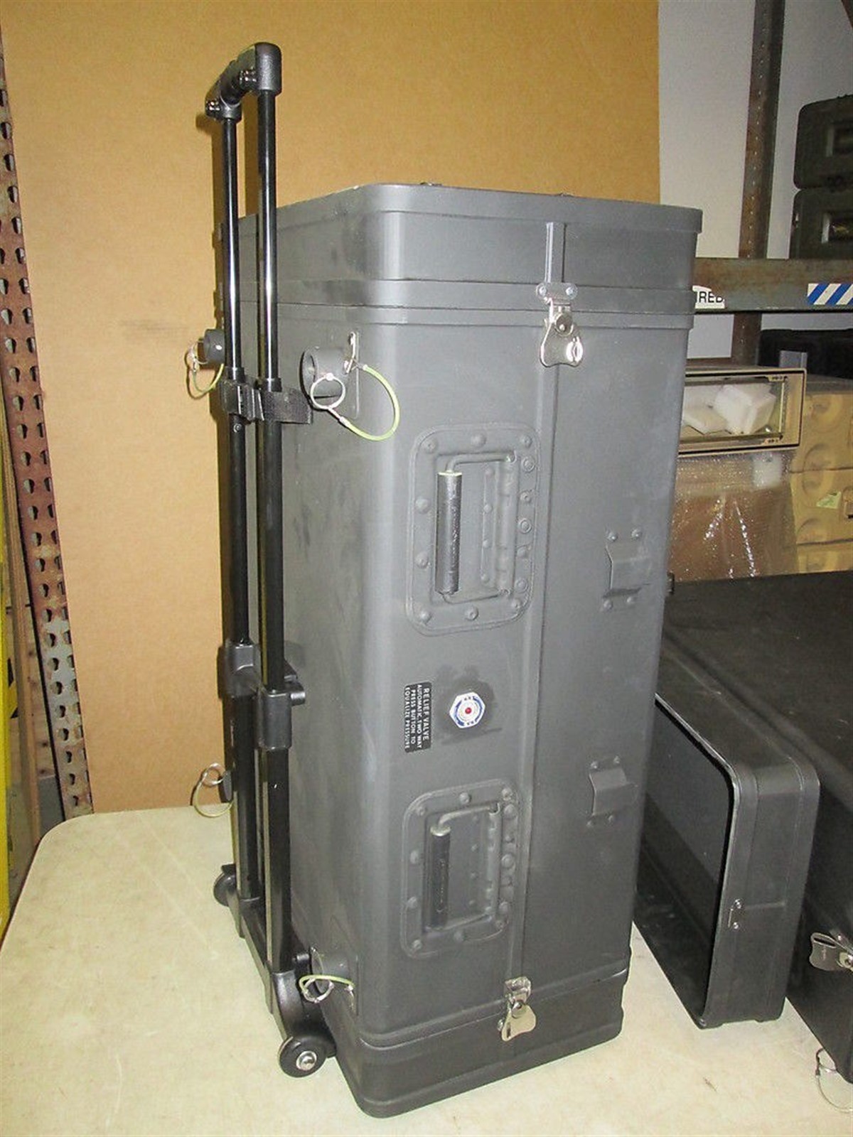 Aluminum Skydyne 6U 19x24 Rack Mount Case w/ Trolly Handle and Wheels Black