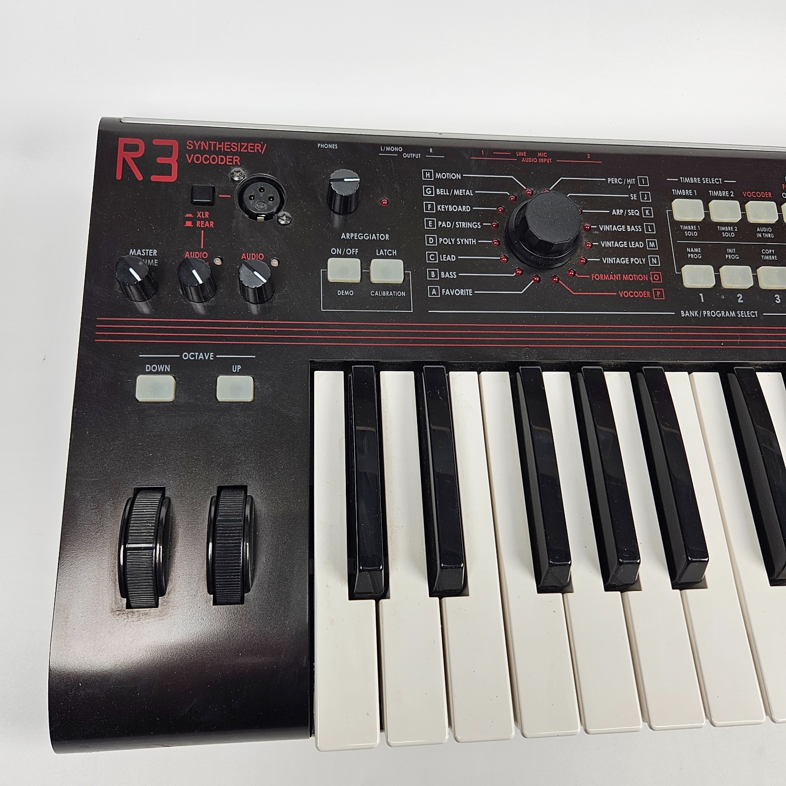 Korg R3 37 key Keyboard Vocoder Synth, with Mic + Power Supply