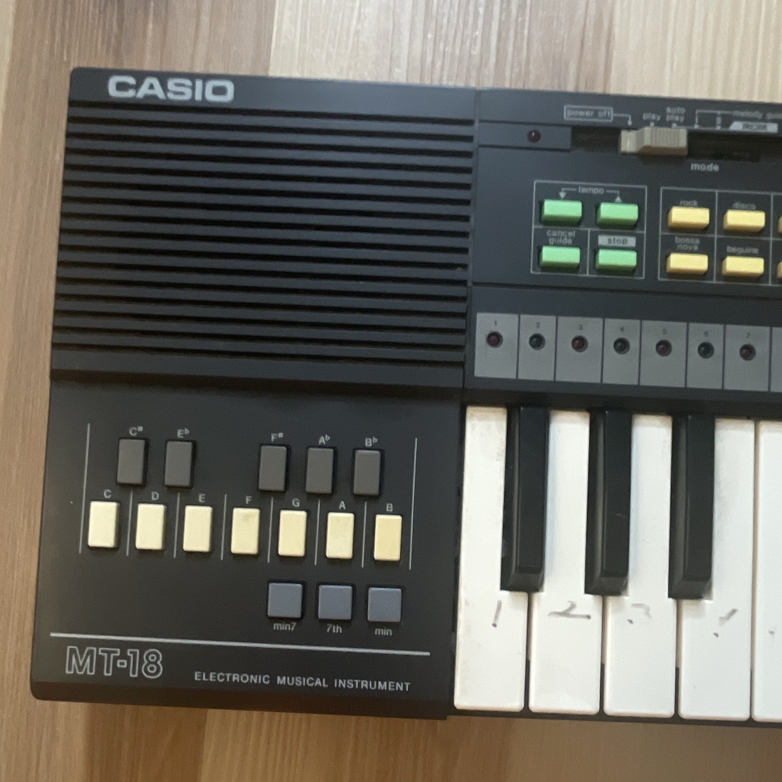 Casio Casiotone MT-18 32-Key Electronic Keyboard, Battery, Speaker, ROM