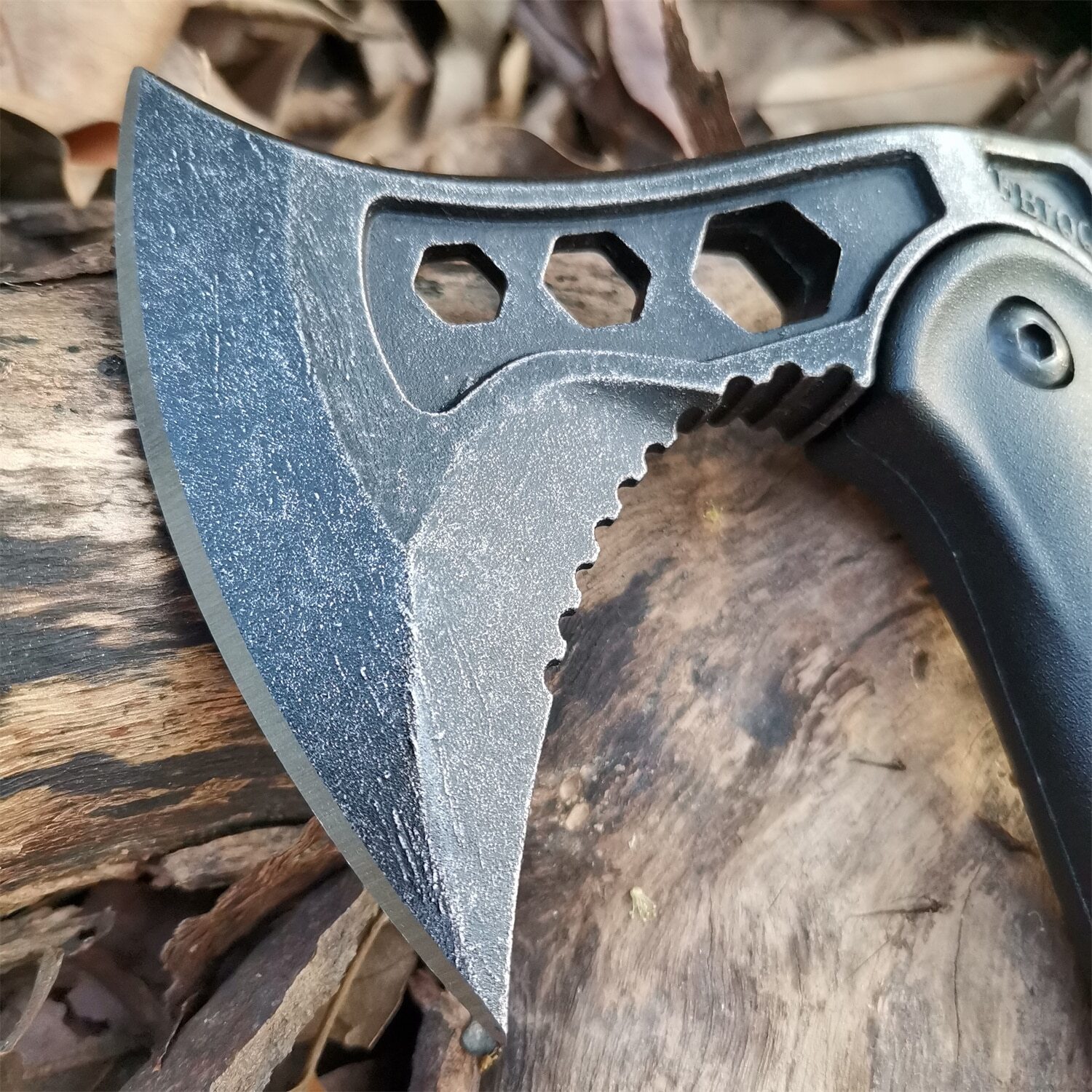 Tactical multi-function hunting axe Special axe for outdoor survival and camping