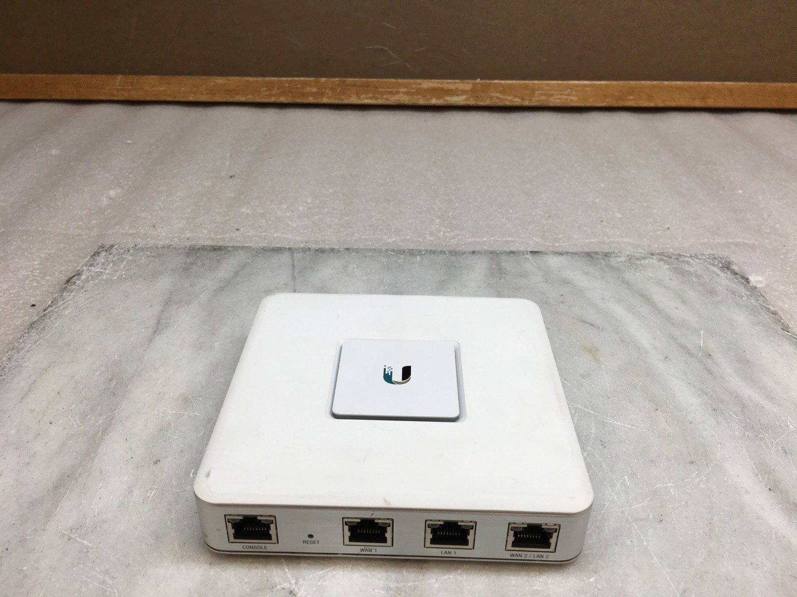 Ubiquiti Networks UniFi Security Gateway 1000 Mbps Gigabit (USG) *NO ADAPTER*