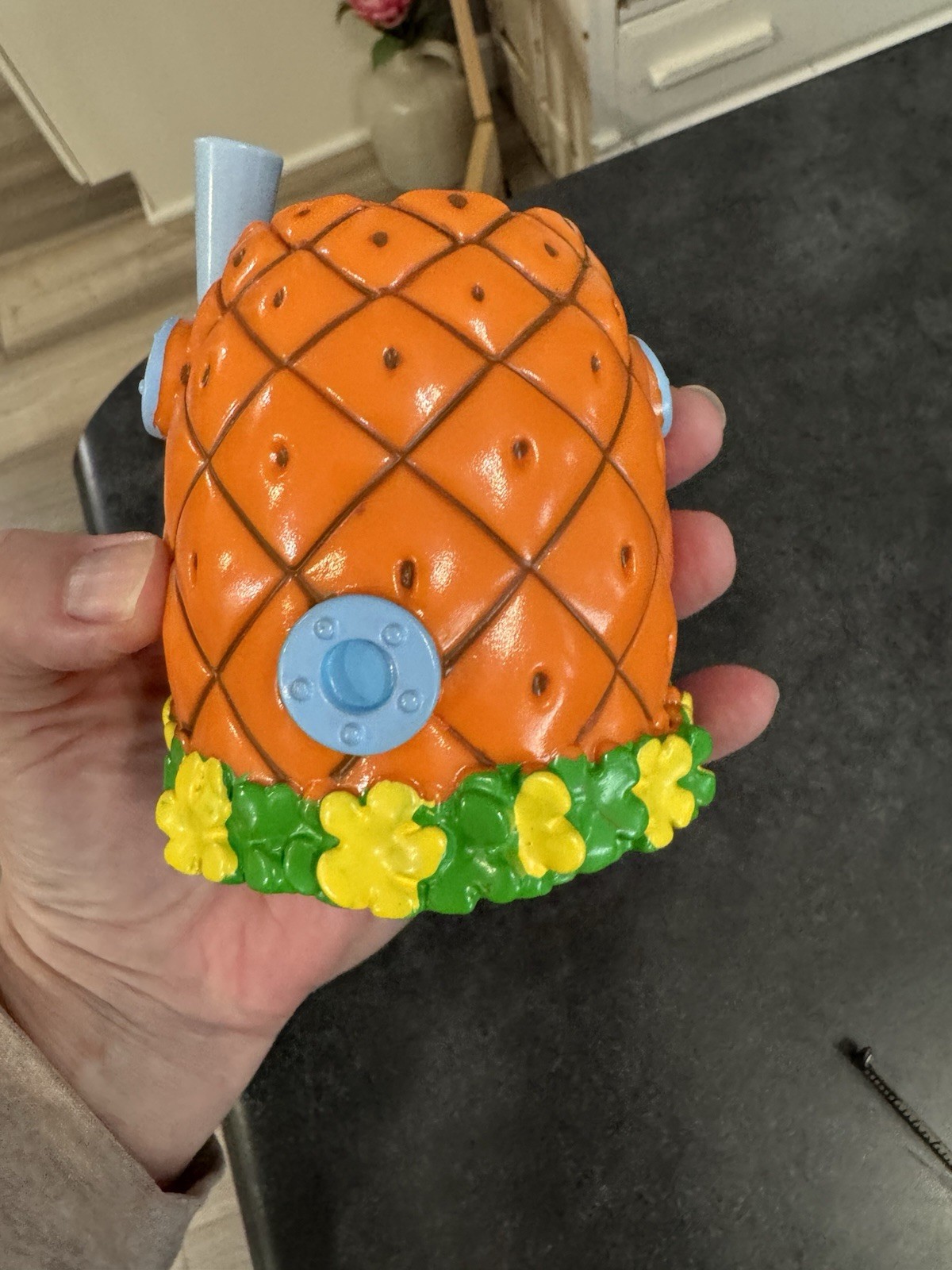 SPONGEBOB SQUAREPANTS PINEAPPLE PENCIL HOLDER WITH SHARPENER