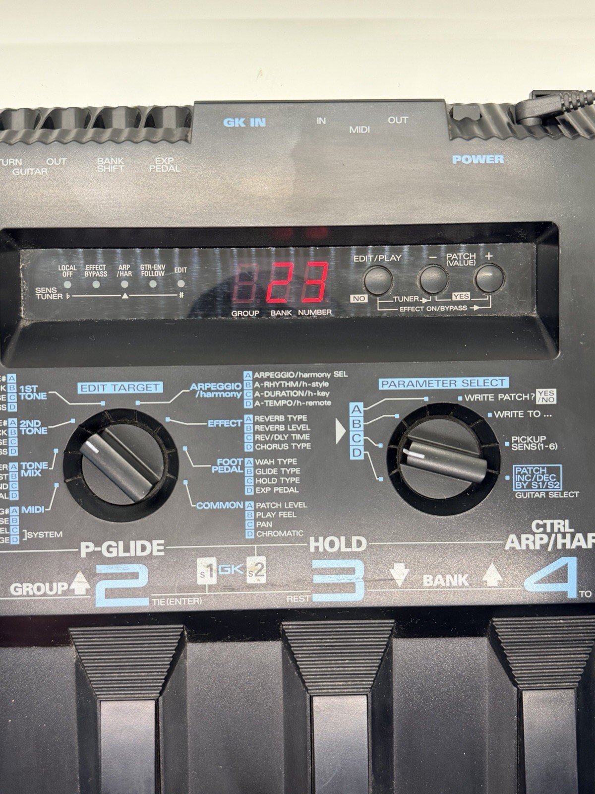 Roland GR-30 Guitar Synthesizer Processor Multi Effects Pedal w/ Power Supply