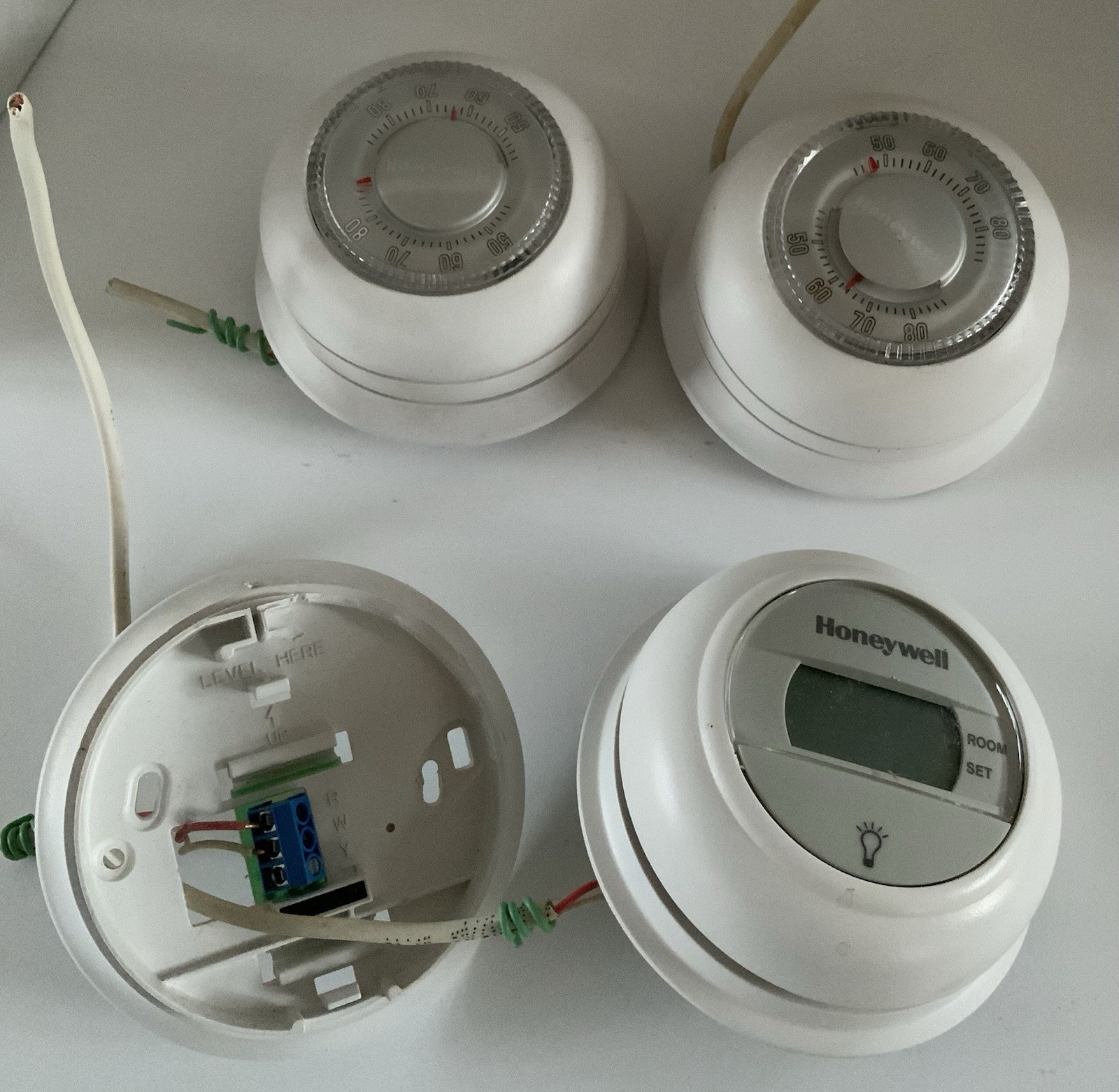 2 Honeywell Round White Thermostats Heat Only 50008436-001