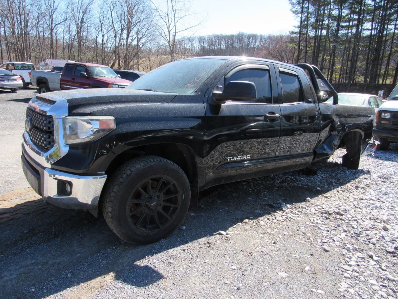TUNDRA    2019 Glove Box 1031843