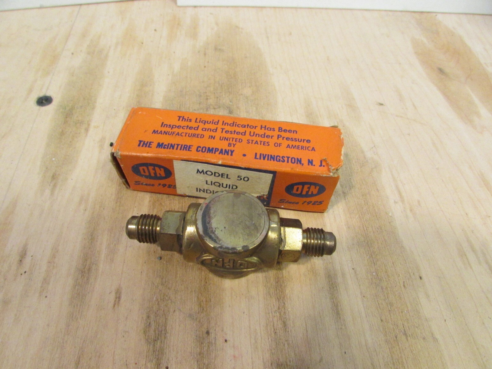 DFN Model 50 Liquid Moisture Indicator 1/4" M x 1\4" m