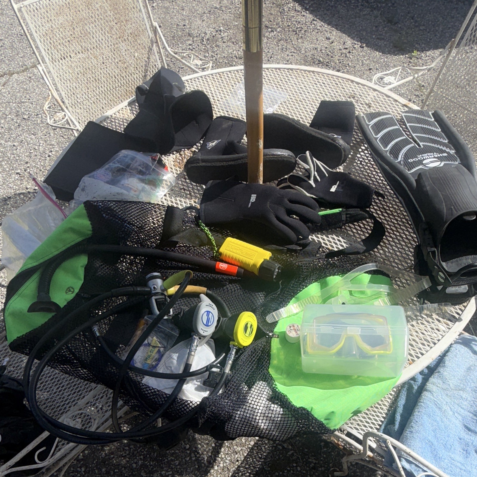 Sherwood Blizzard Scuba Regulator Set w/ Hoses, Mask, Fins, Light