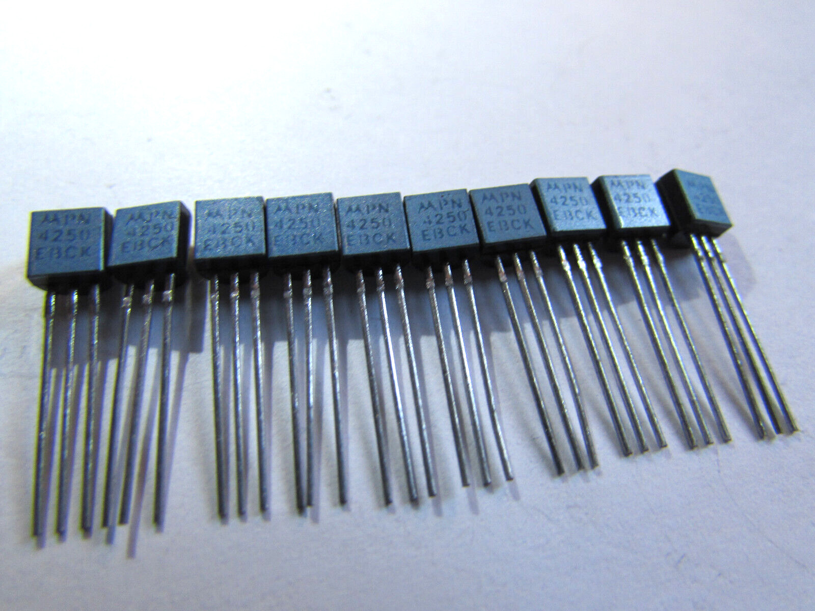 PN4250 Motorola PNP Si Small Signal Transistor TO-92 Hi-Quality NOS (10pcs) USA