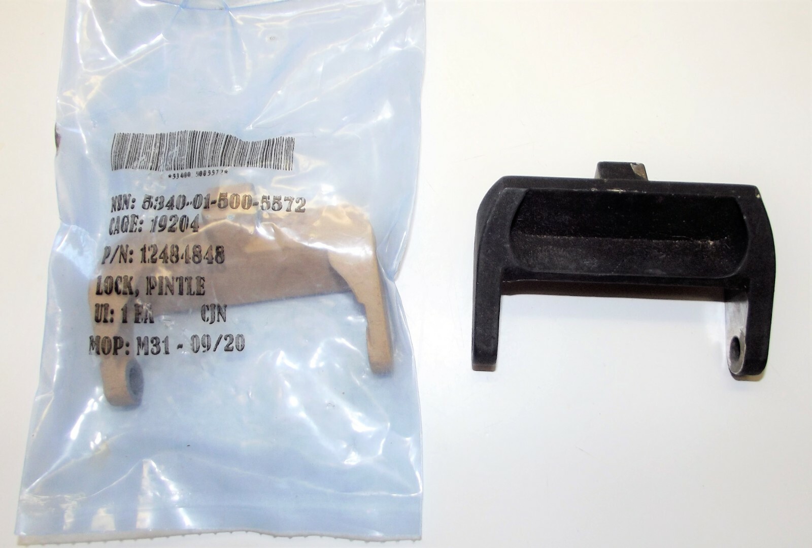 M197 TRAVERSE LOCK  12484848,  5340-01-500-5572