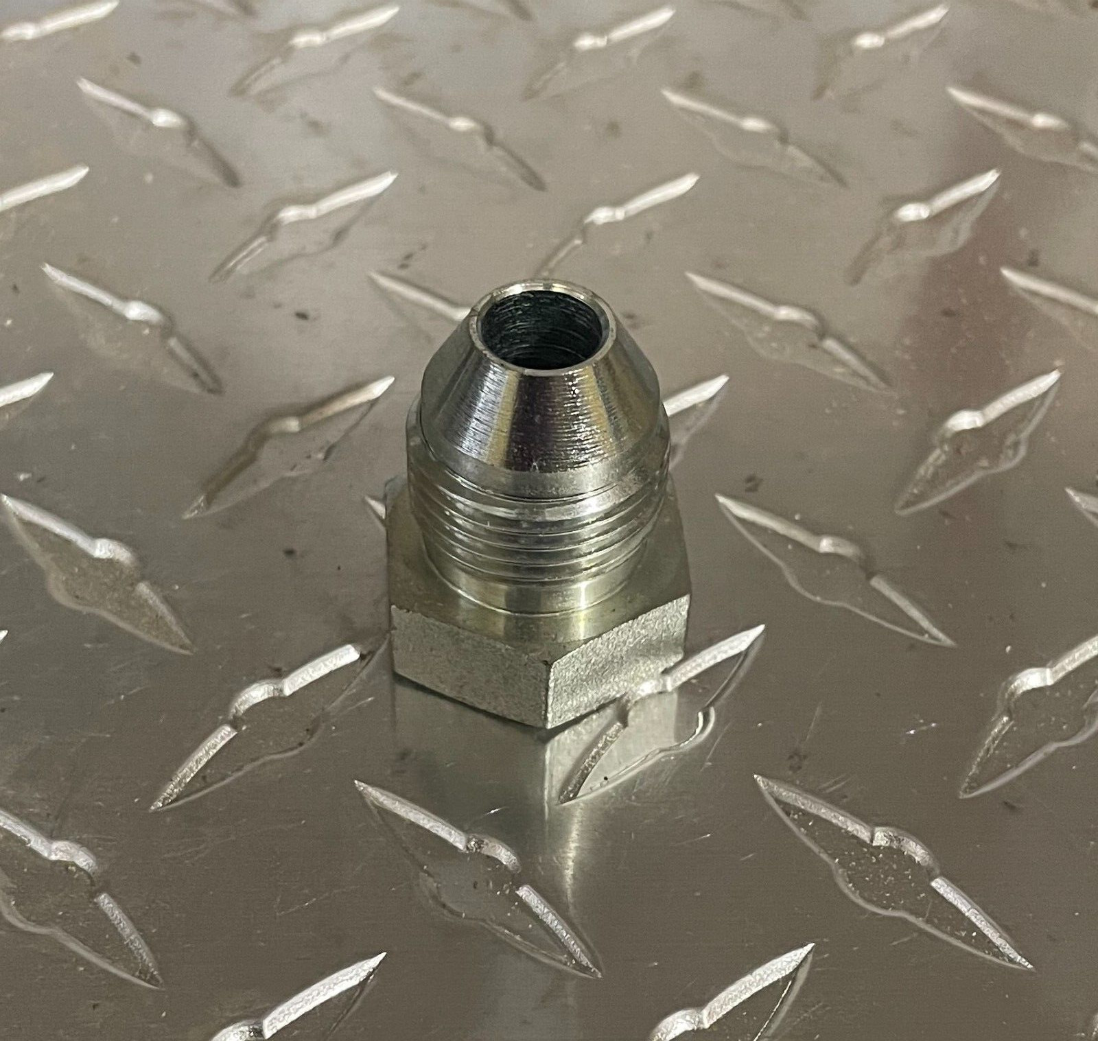9221-06,  3/8"  MALE JIS PLUG Japanese Industrial Standard Fitting 30 deg