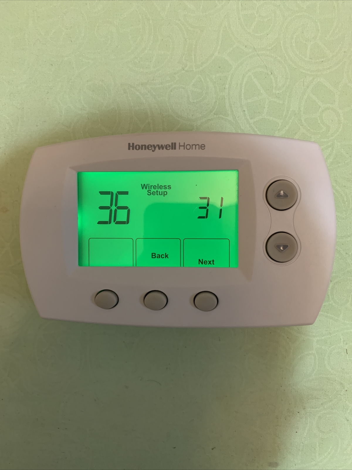 Honeywell YTH5320R1025 Wireless Non-Programmable FocusPRO Kit with Wireless Adap
