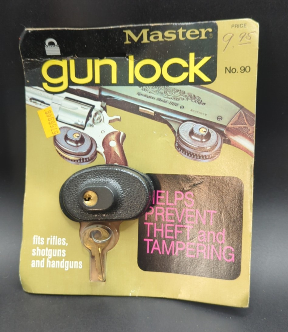NOS Vintage Master Lock Gun Lock No 90 Fits Rifles Shotguns Handguns- 2 Keys