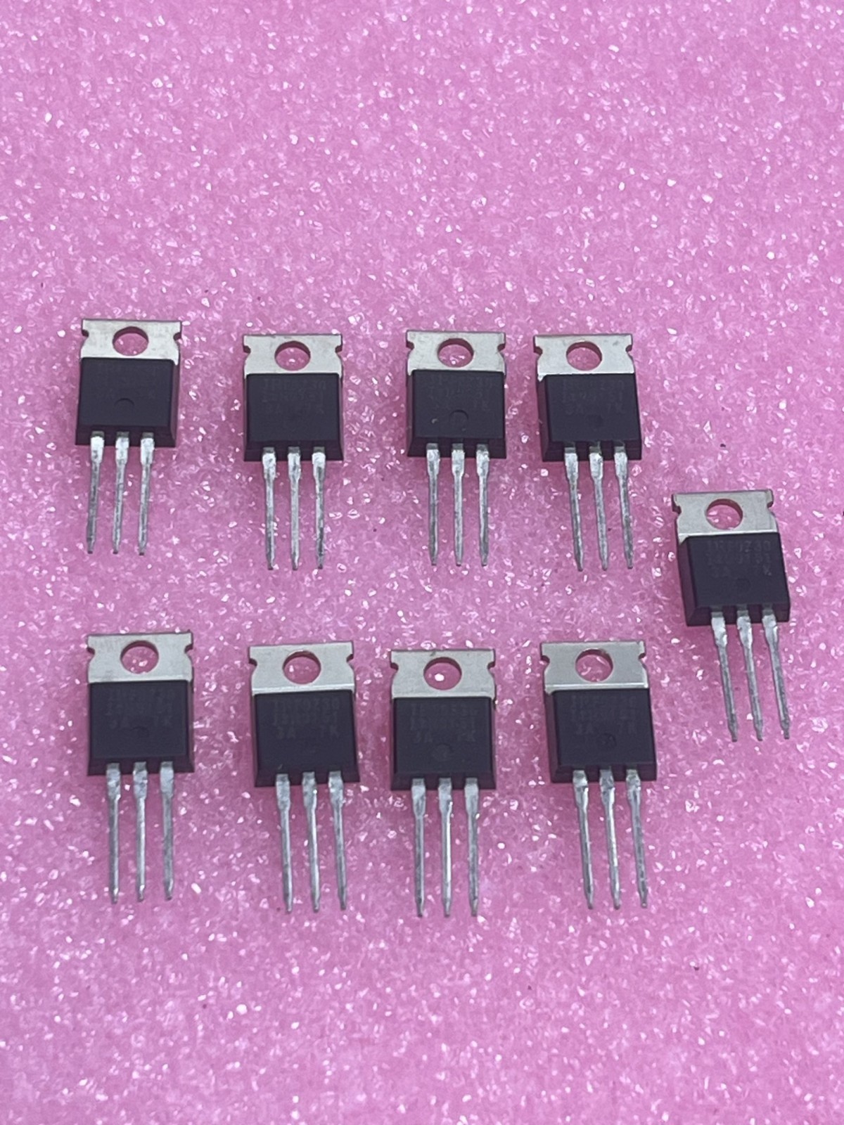 International Rectifier IRF9Z30 POWER MOSFET, TO-220AB, Lot of 9pcs - NEW!